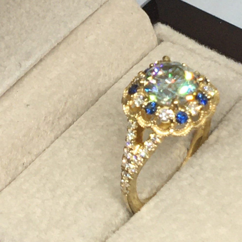 Woman Ring - Picture 5 of 6